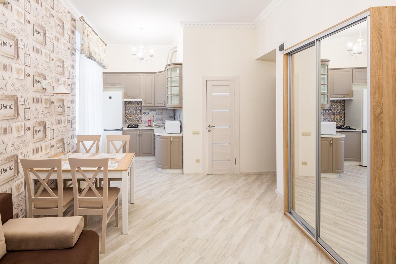 Leogrand Vip Apartments On Udatnogo 4 Liov Exterior foto